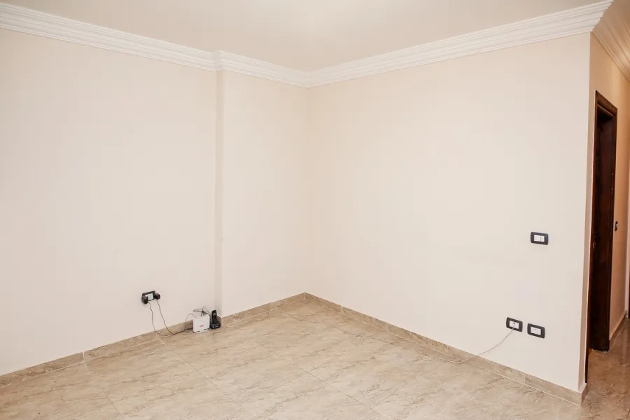 شقة للبيع 140م جناكليس (على الترام مباشرة)