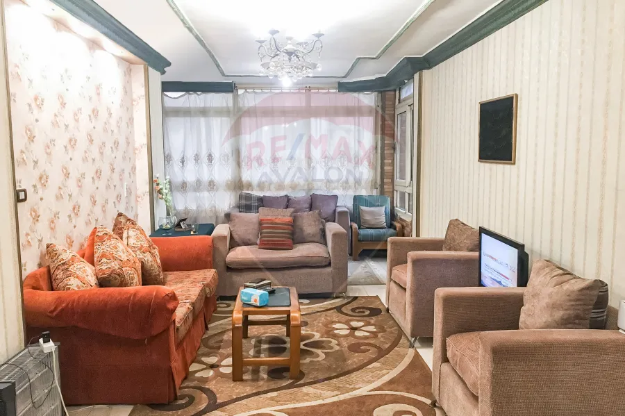 شقة للايجار المفروش 110 م السرايا ( علي البحر مباشرة )