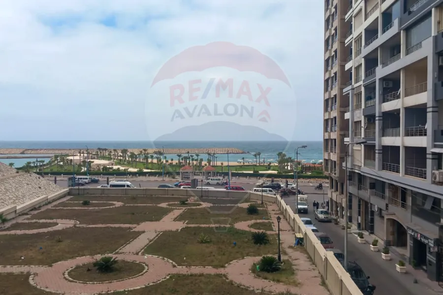 Apartment for annual furnished rent 110 m San Stefano (directly on the sea)