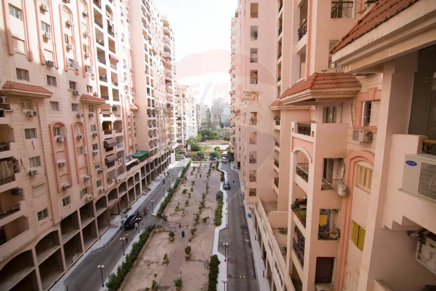 شقة للبيع 220 م لوران ( كيروسيز مول )