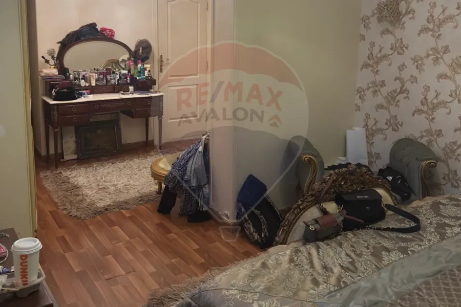 شقة للبيع 184 م جليم (ش مصطفي فهمي)