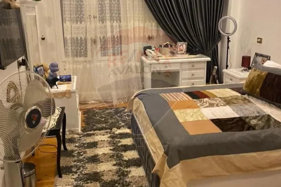 شقه للبيع 120 م كفر عبده (امام مدرسة الفرانسيسكان)