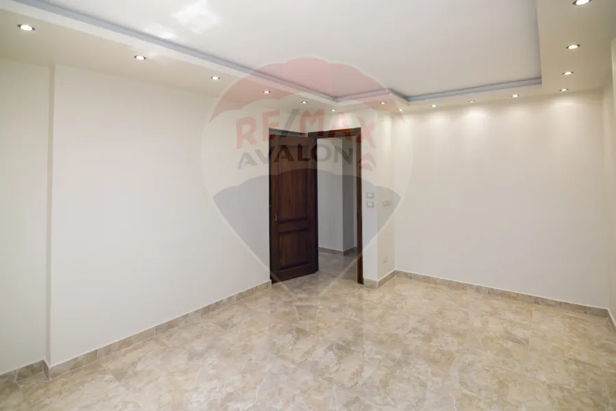 شقة للبيع 135 م جليم (ش محمد مقبل - متفرع من البحر)