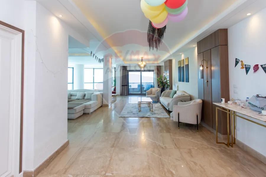 شقة للبيع 235 م ستانلي (علي البحر مباشرة - عمارة براند)