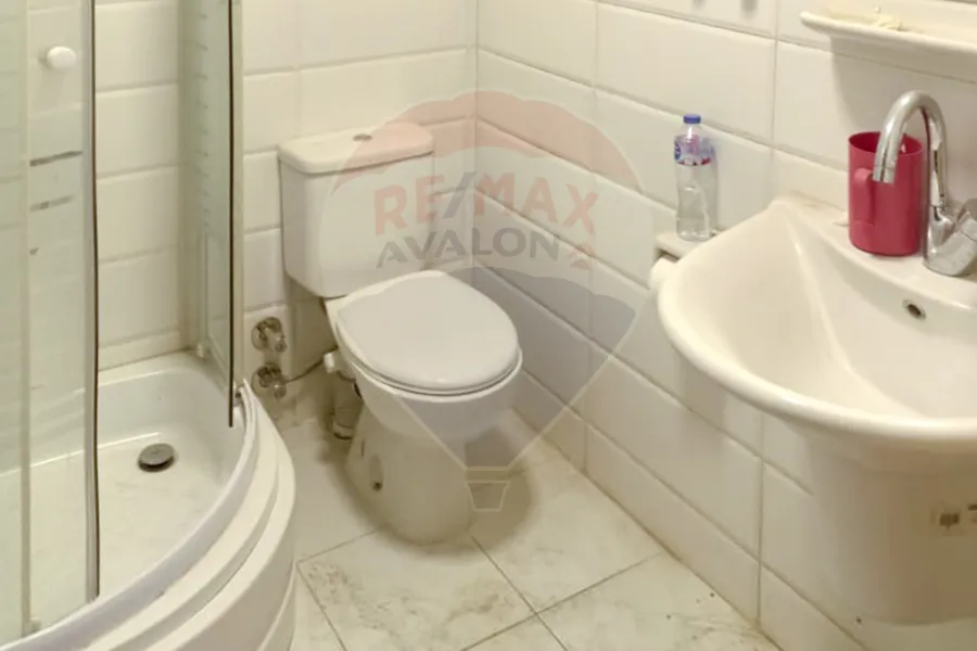 Studio for rent furnished 65 m Stanley (First num from sea)