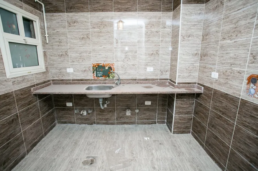 شقة للإيجار140م سبورتنج ( ش أحمد علام )