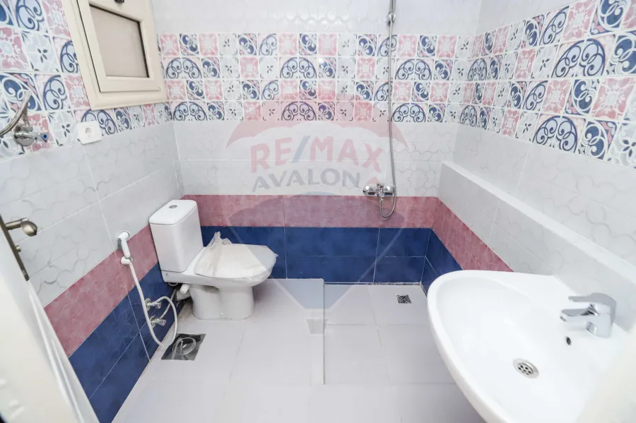 شقة  للإيجار 185 م كفر عبده (شارع سانت جينى)