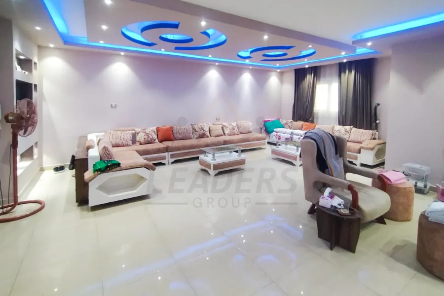 شقة للبيع 250 م رشدي (متفرع من ش عبد الحميد العبادي)