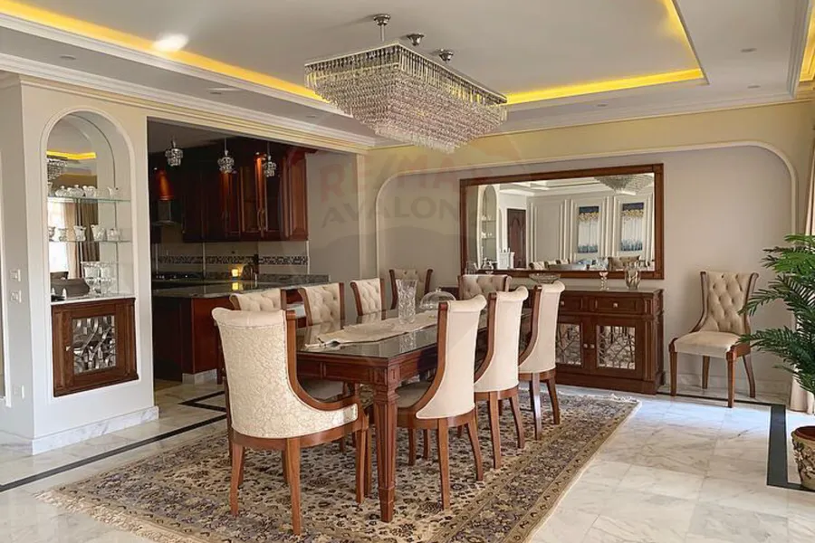 شقة للبيع 270 م  سموحة  (أمام قصر الأميرة فوزية)