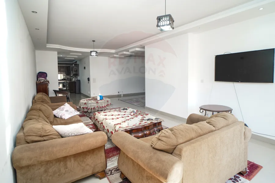 شقة للبيع 200 م لوران (ش الاقبال)