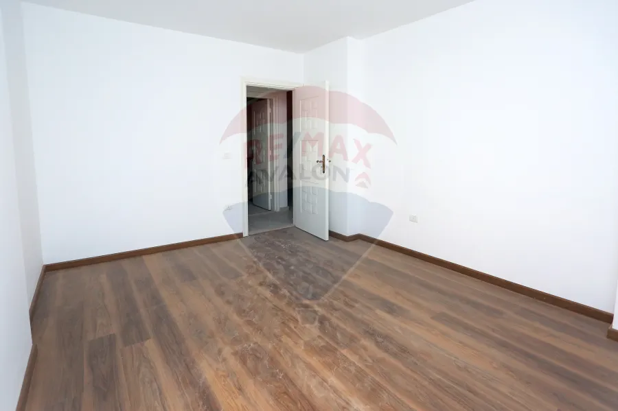 شقة للبيع  198 م سموحة (كومباوند الصيادلة 2)