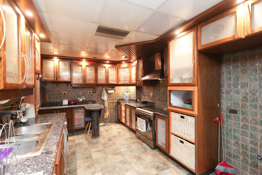 شقة للبيع 291 م  سابا باشا (طريق الحرية مباشرة)