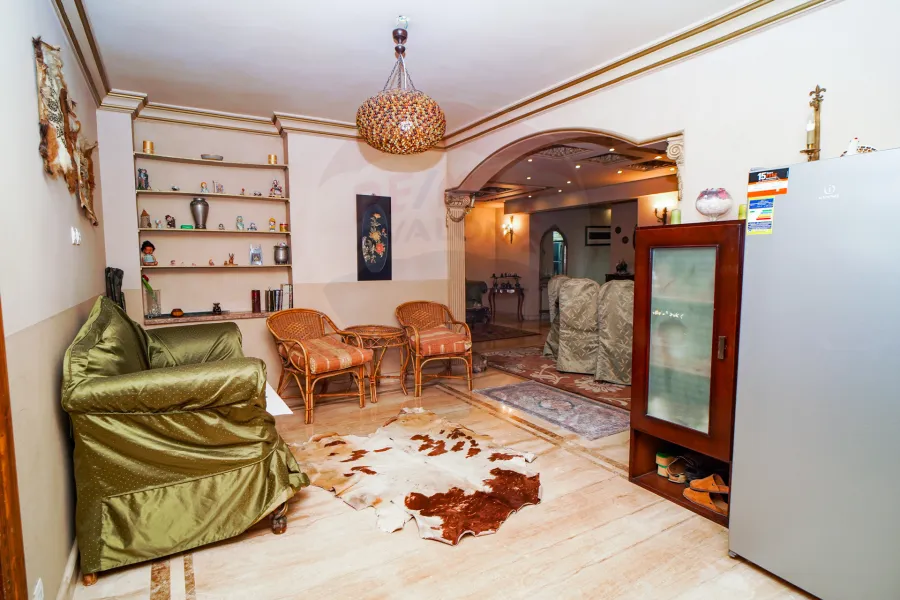 شقة للبيع 220 م لوران (ش الاقبال)