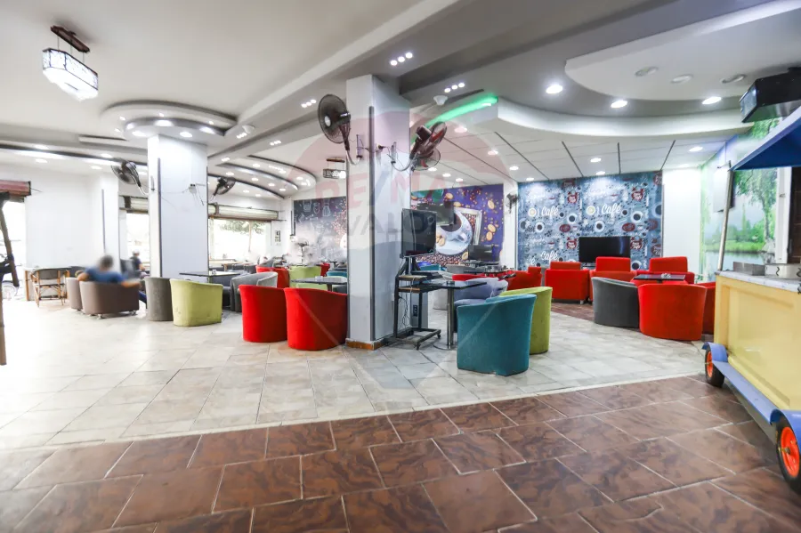 محل للبيع 200 م السيوف (مول تجاري - شارع اديب معقد)