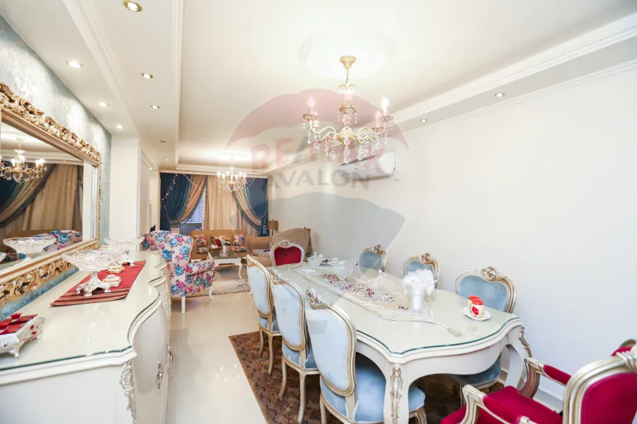 شقة للبيع 155 م الابراهيمية (خطوات من البحر)