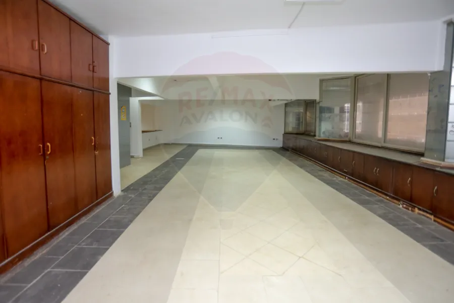 مقر إداري للايجار300 م كفر عبده (ش الاسماعيلية)