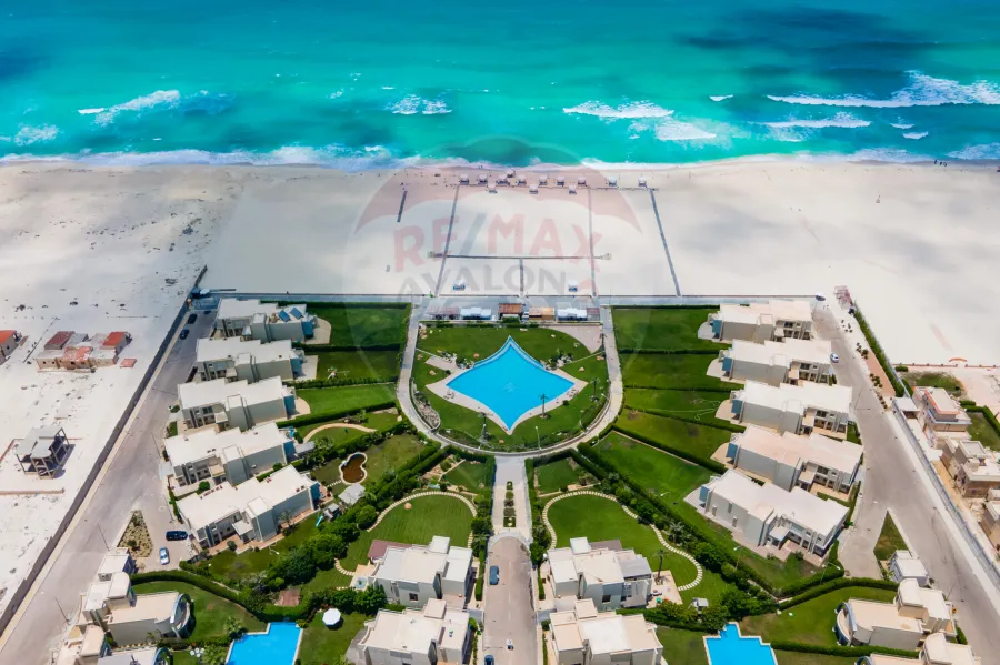 فيلا للبيع 1,010 م الساحل الشمالي سيدي كرير (كومباوند سيدرا - صف اول بحر)