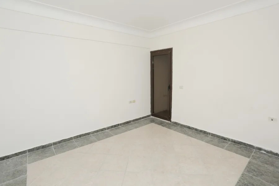 شقة للبيع 170م السرايا -علي البحر مباشرة