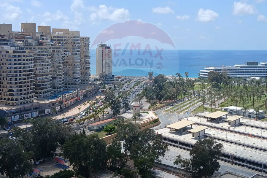 شقة للبيع 160 م المنتزة (ش الملك حفني)