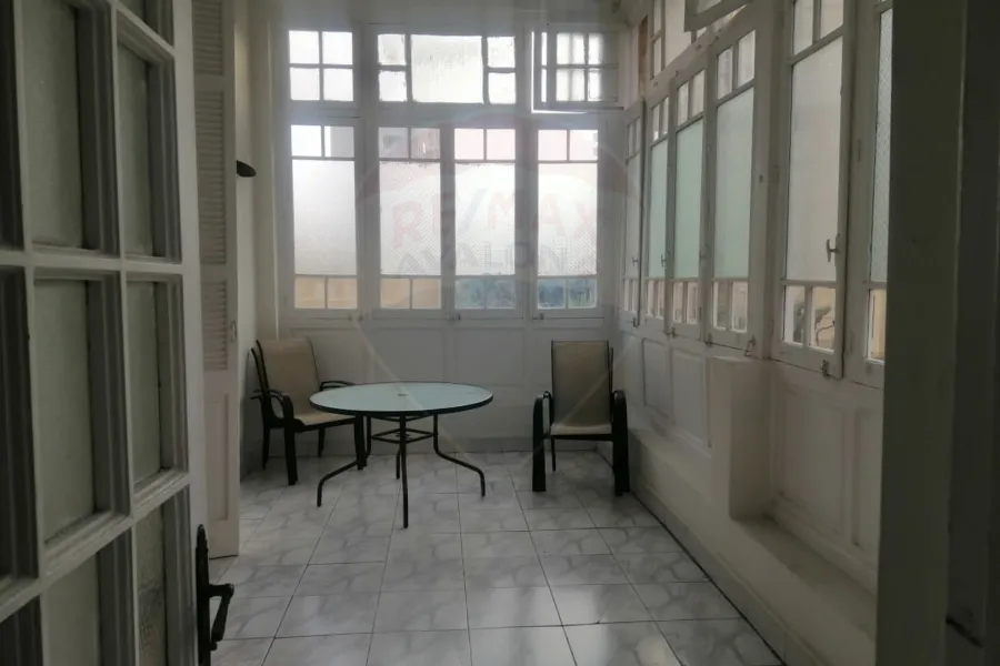 شقة للايجار المفروش 300 م كفر عبده (ش عبد القادر رجب)