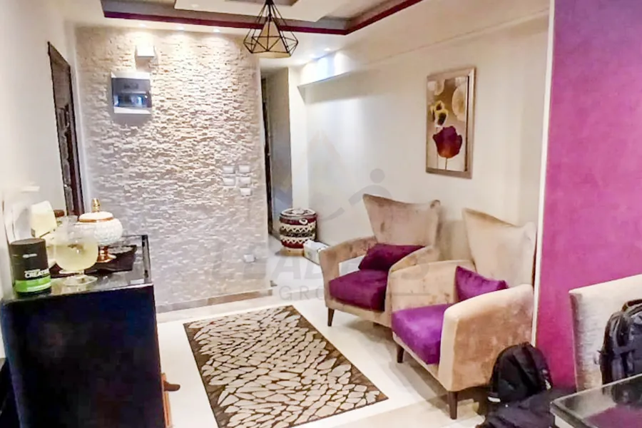 شقة للبيع 142 م سبورتنج (خطوات من البحر)