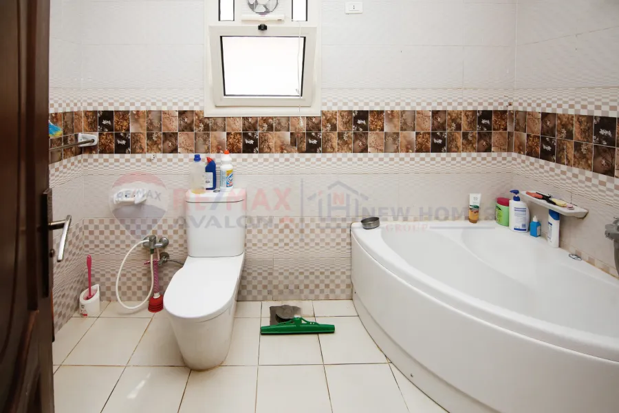 شقة للبيع 450 م سموحة ( ش مصطفى كامل )