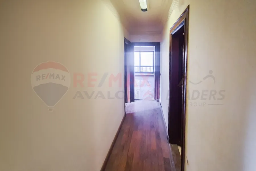 Administrative headquarters for rent 100 m Sidi Gaber (Mahmoud Shaker St)