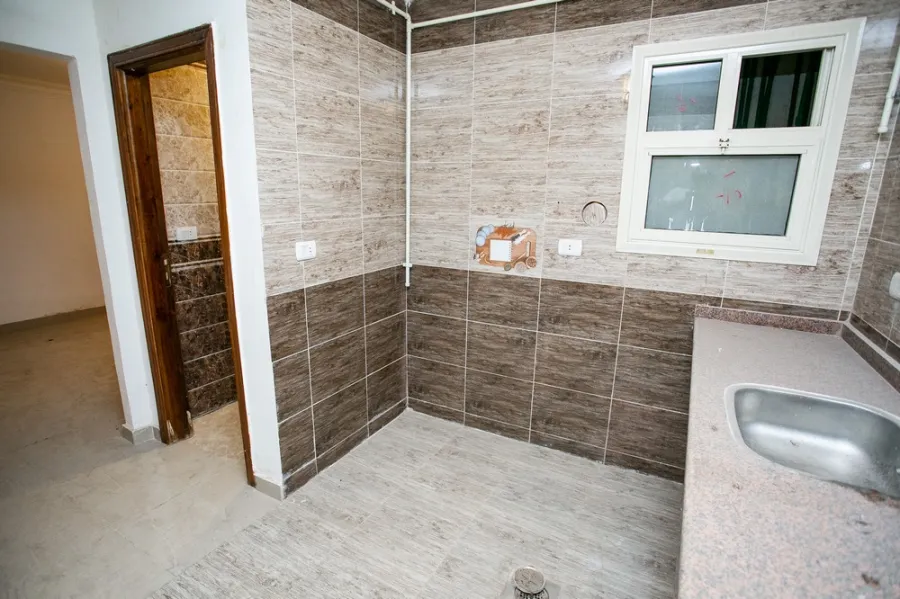 شقة للإيجار140م سبورتنج ( ش أحمد علام )