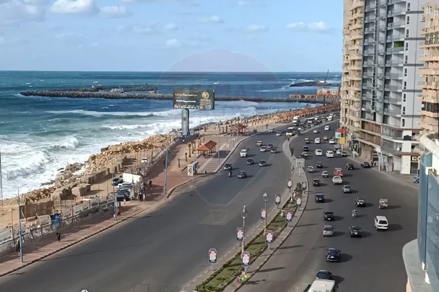 شقة للبيع 600 م سان ستيفانو ( عمارة النحاس) على البحر مباشرة