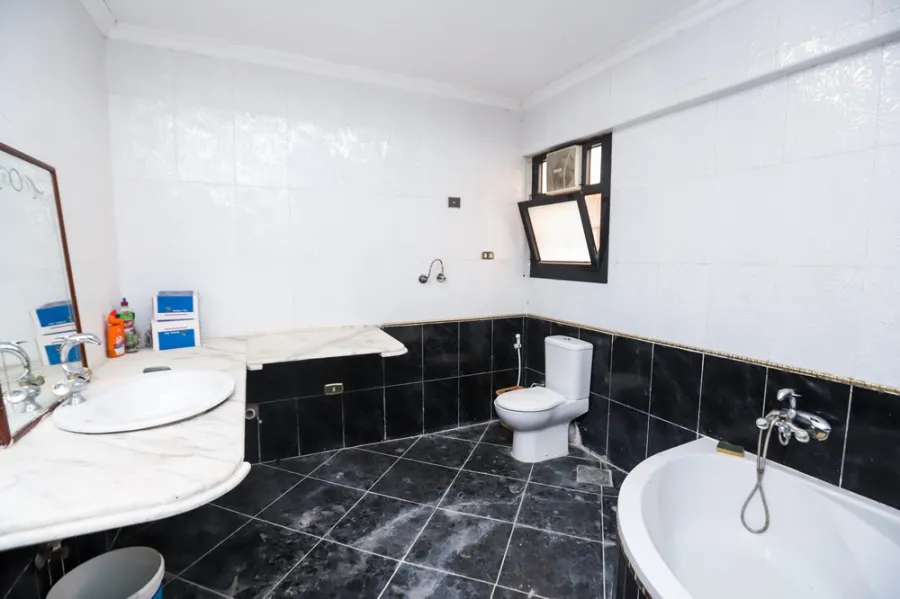 شقة للبيع 180م سموحة