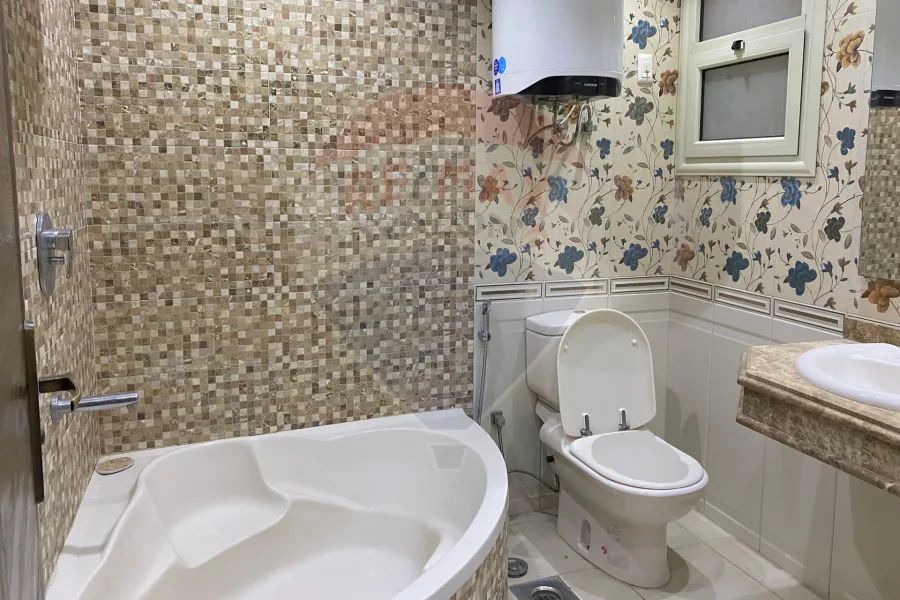 شقة للبيع 205 م رشدي (علي الترام مباشرة)