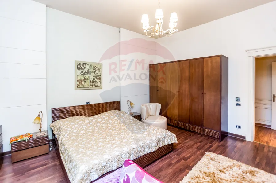 فيلا فاخره للبيع 2,200 م  كينج مريوط (داخل كومباوند بالكينج مريوط - خطوات من  الاستاد)