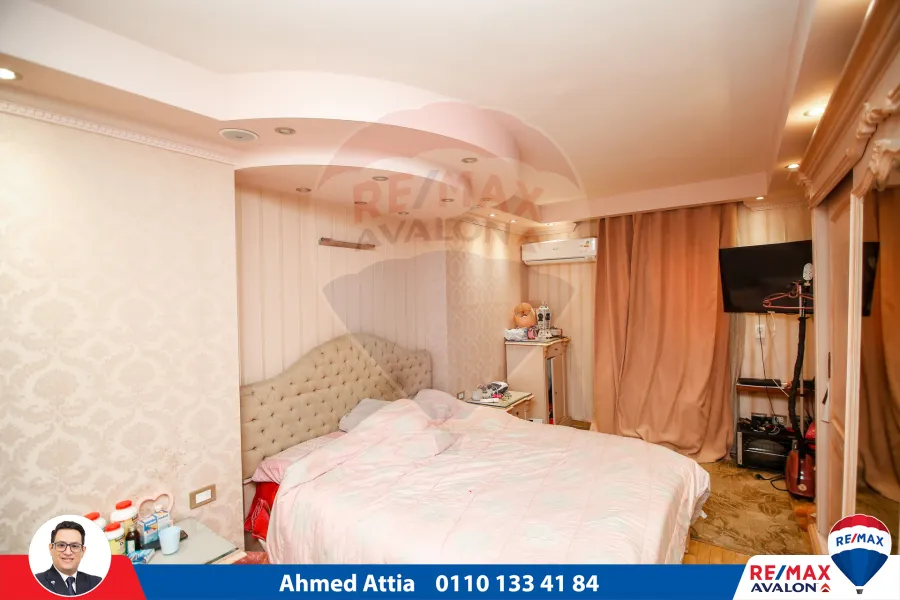 شقة للبيع 190 م لوران (ش عبد المنعم الدليل - خطوات من شارع ابوقير)