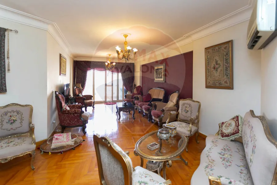 شقة للبيع 204 م سموحة (ش فوزي معاذ)