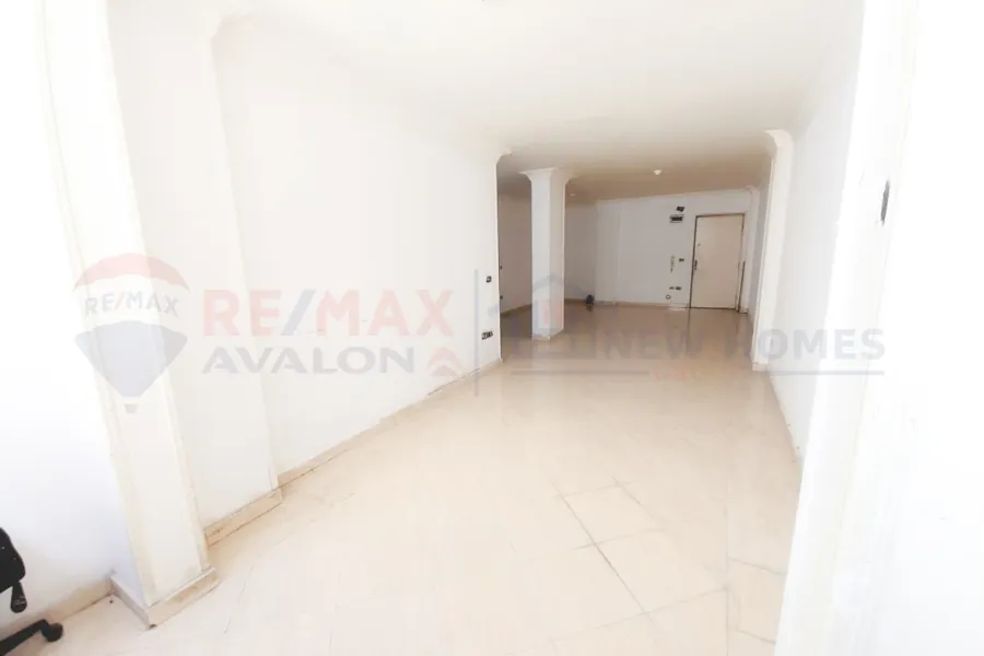 شقة للايجار 110 م سموحة (ش النصر - كومباوند براند )