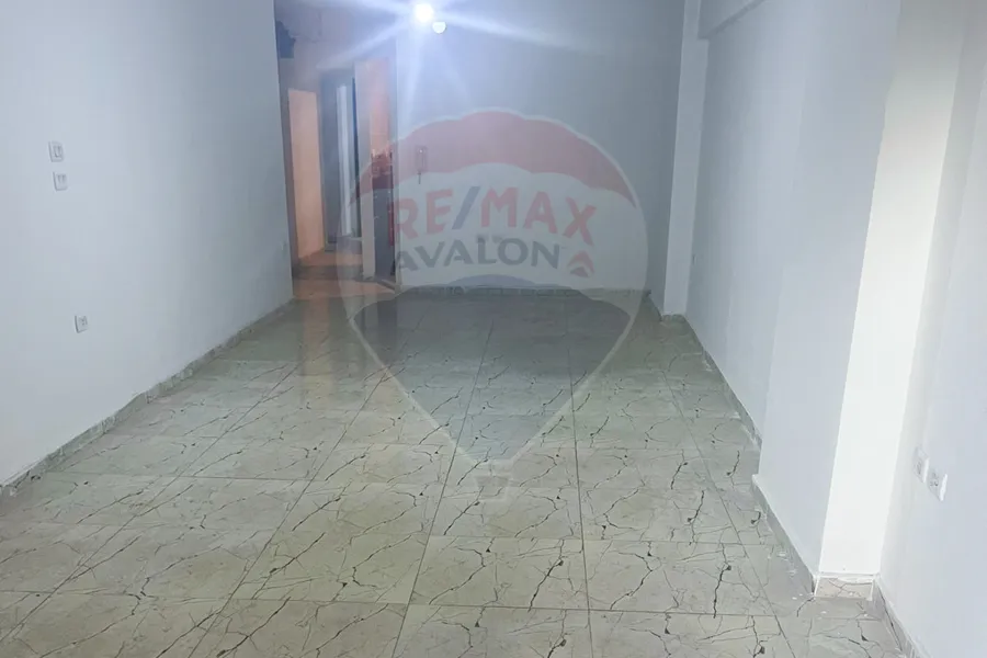 Apartment for rent 150 m Louran (steps from Abu Qir St.)