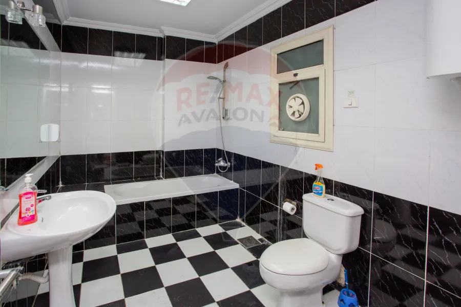 شقة إداري للبيع 175 م سموحة (المربع الذهبي)