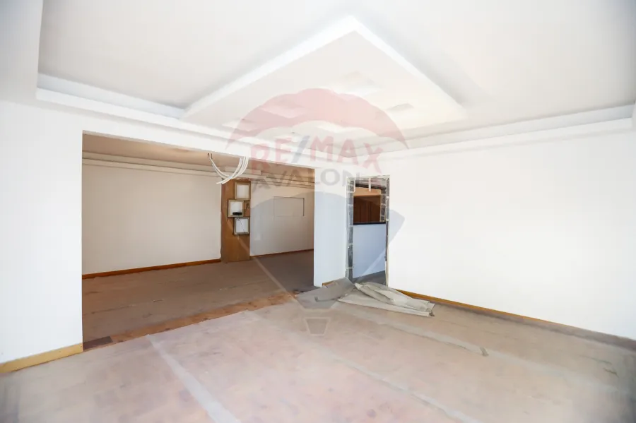 Apartment for sale 190 m Sporting (Steps from Sporting club.)