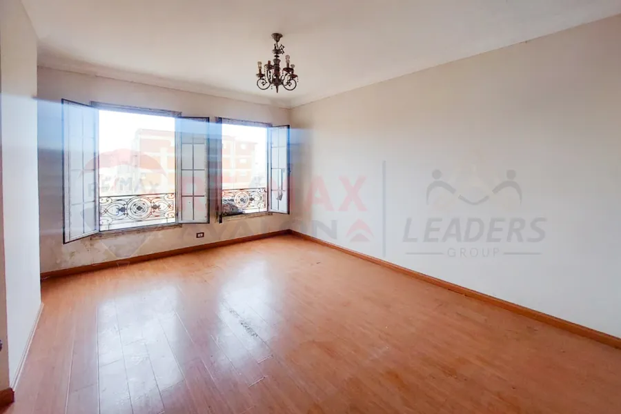 Apartment for rent 230 m Sporting (steps from the tram)