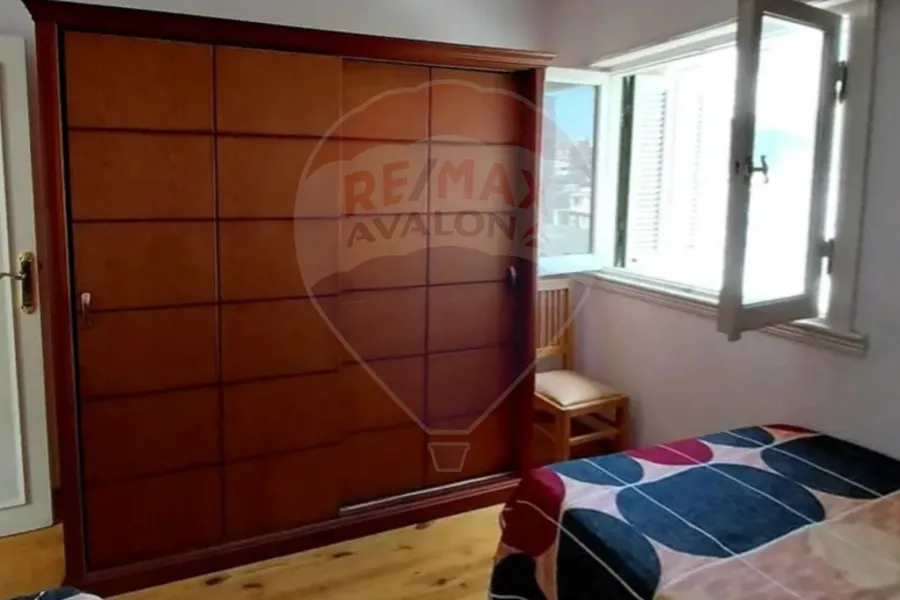 شقة للبيع 200 م محطة الرمل (خطوات من البحر)