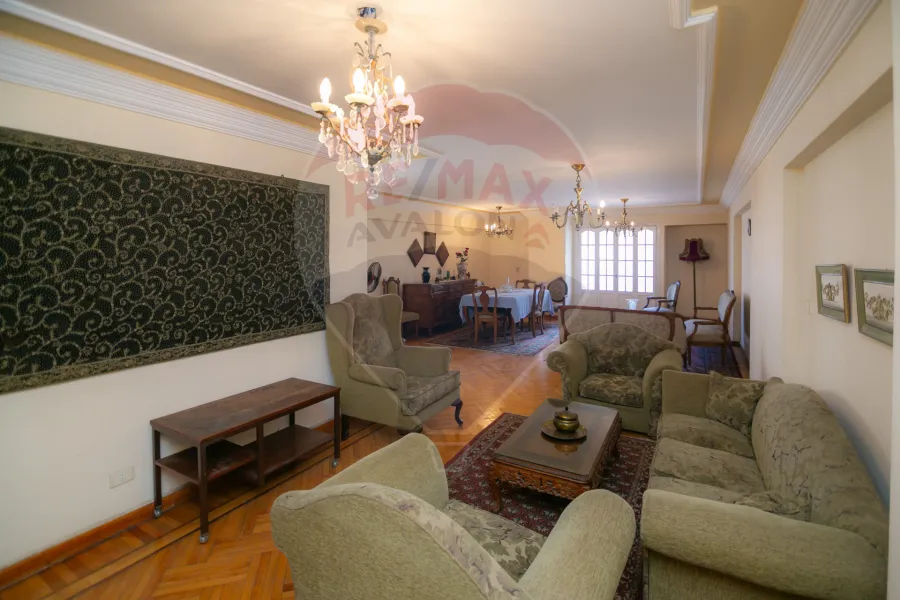 شقة للبيع 260 م جناكليس (ش ابو قير)  - 6,500,000 ج