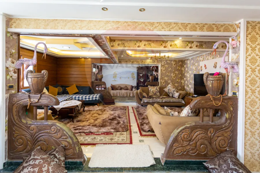 شقة للبيع 330 م سبورتنج (شارع طيبة)