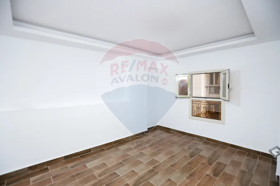 Apartment for sale 160 m Sidi Gaber (Steps from the Sea, Military Hospital)-