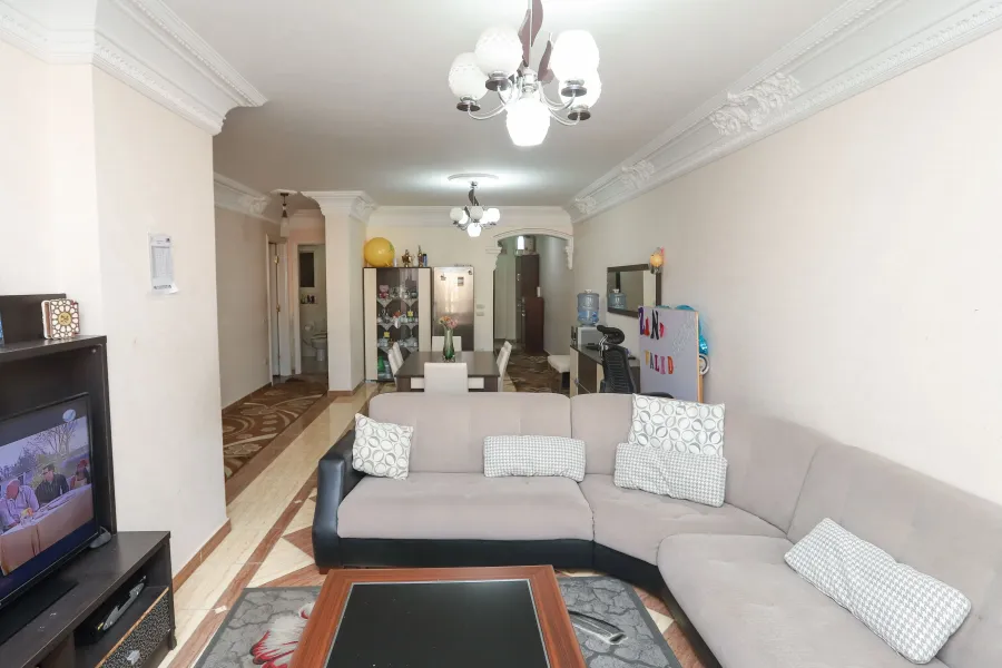 شقة للبيع 155م جناكليس -ش عبدالمنعم الدليل