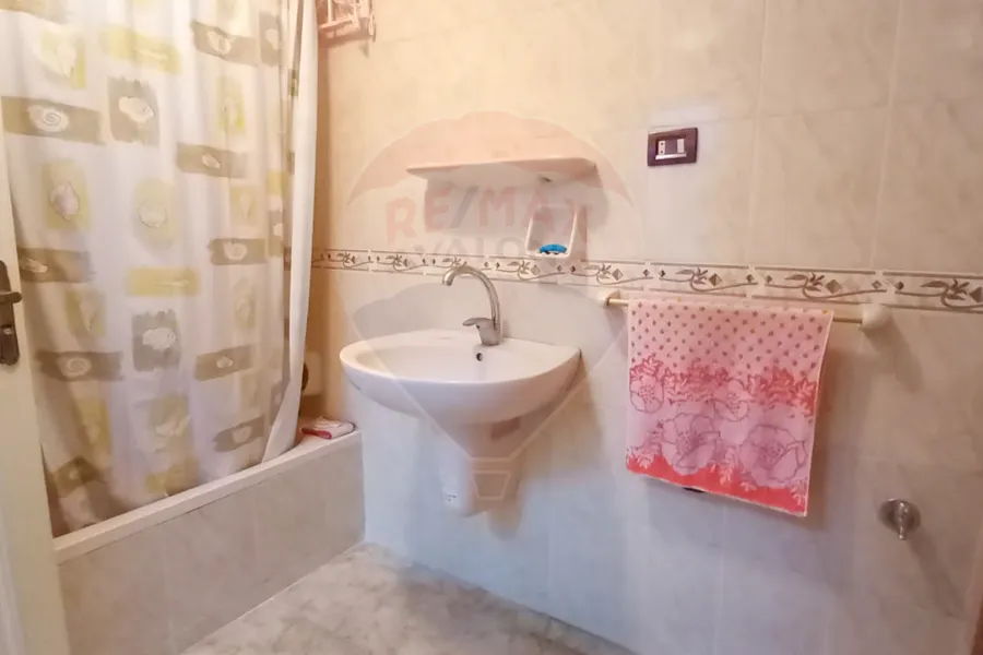 شقة للبيع 110 م كامب شيزار ( بالقرب من محطة ترام كامب شيزار )