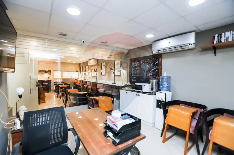 مقر ادارى للبيع 140 م جناكليس ( شارع أبوقير الرئيسي )