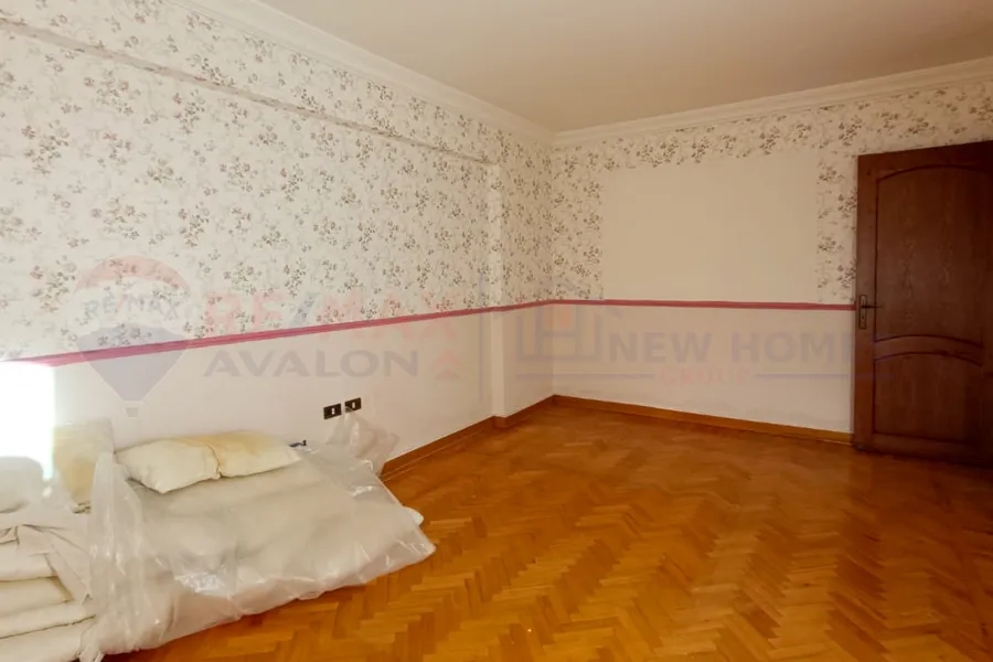 Apartment for sale 210 m Kafr Abdo (Al-Ismailia St.)