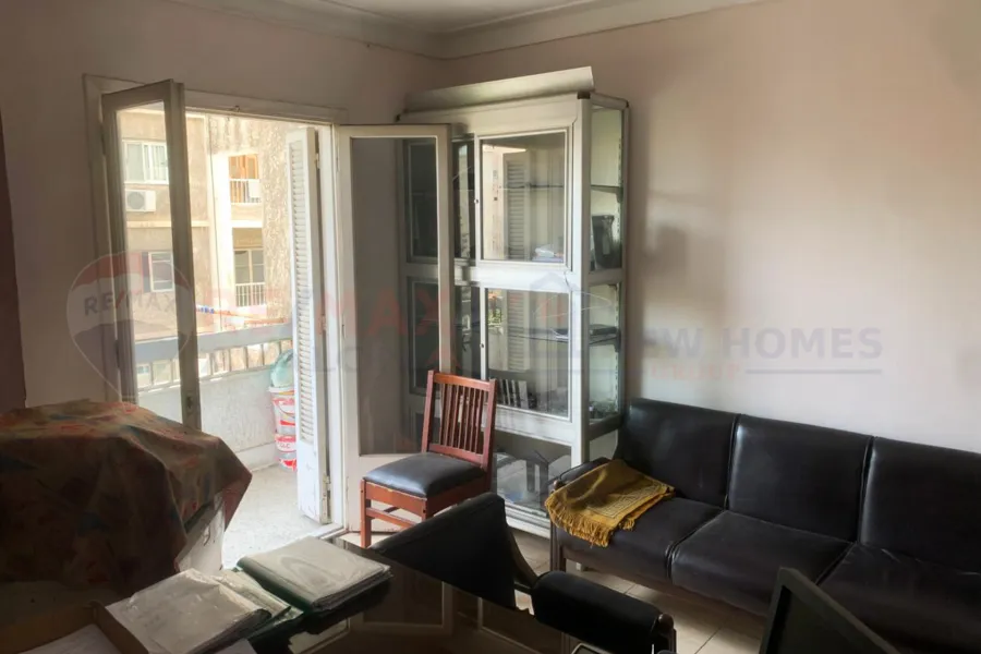 شقة للبيع 106 م سموحة (امام مول زهران)