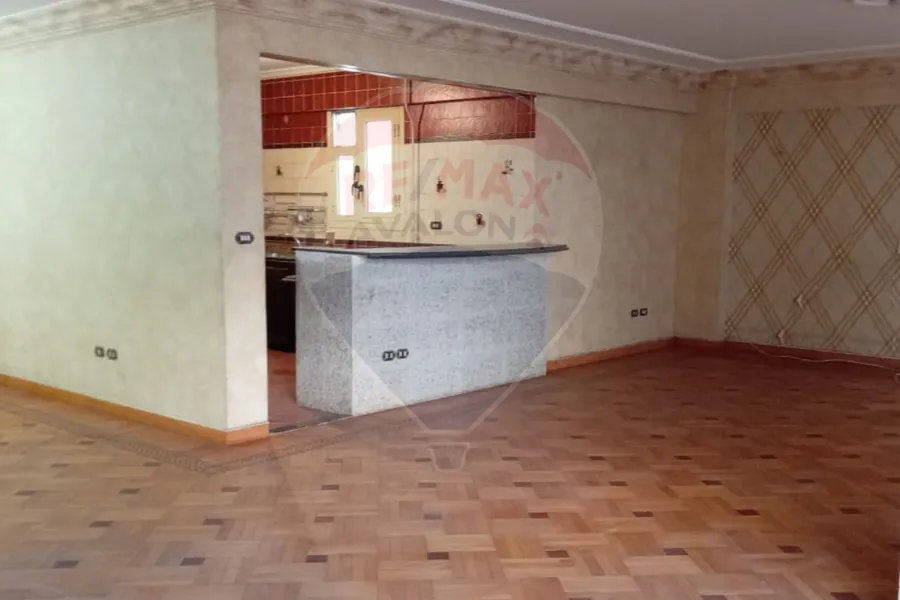 شقة للبيع 230 م جليم (ش مصطفي فهمي)