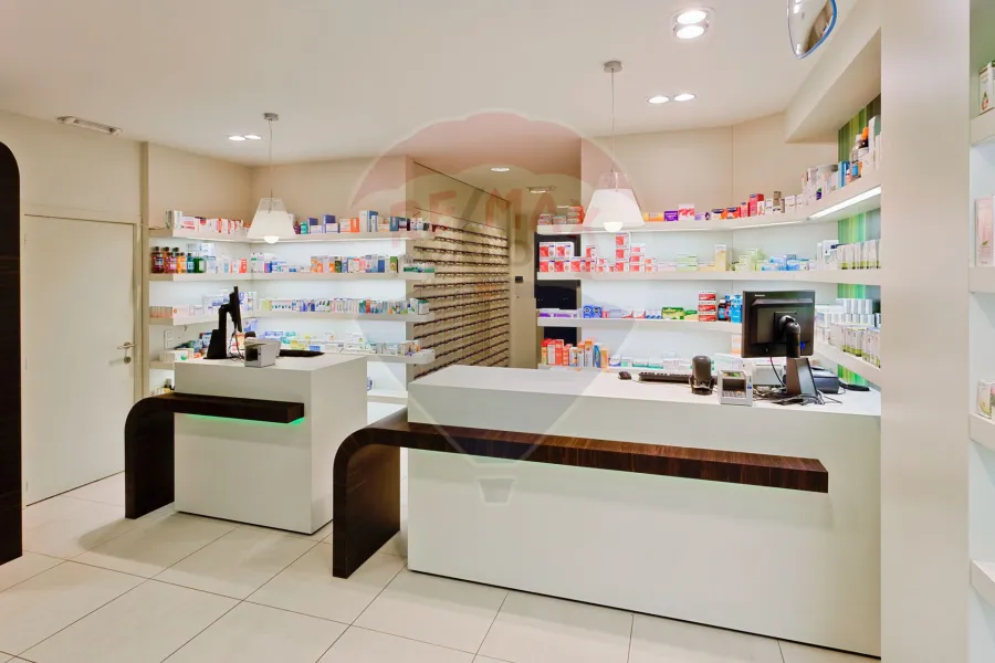 صيدلية للبيع 60 م سموحة (ش توت عنخ امون)
